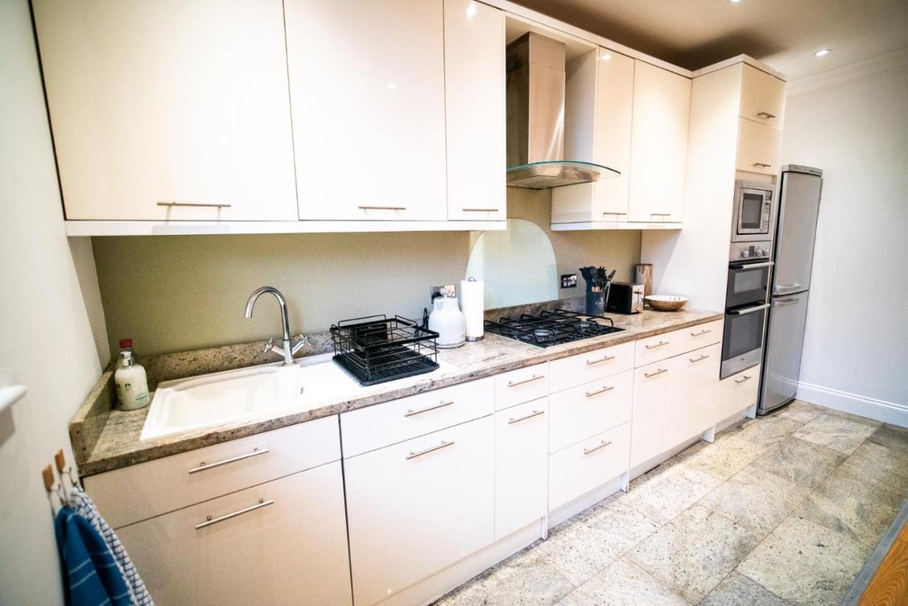 Stay With Serena Homes , One Bedroom Apartment Purley Esterno foto
